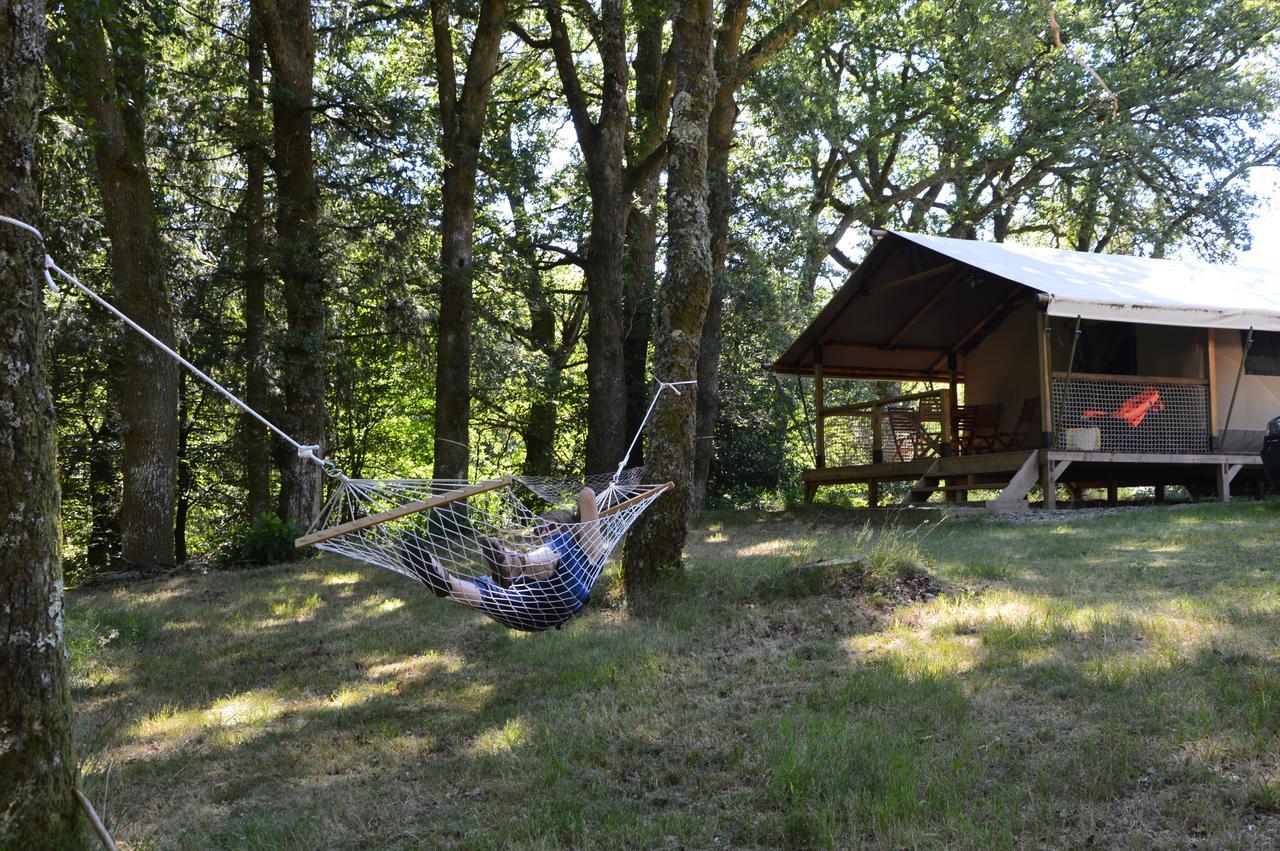 Hotel Les Etangs De Taysse Espagnac Exterior foto